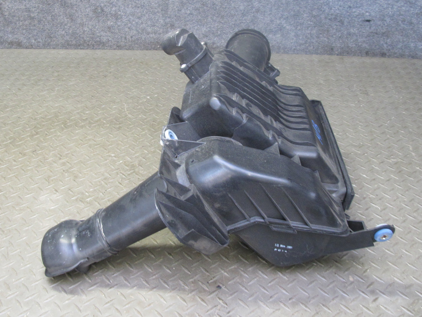 1997-2004 Porsche Boxster 986 Engine Air Intake Cleaner Filter Box Housing