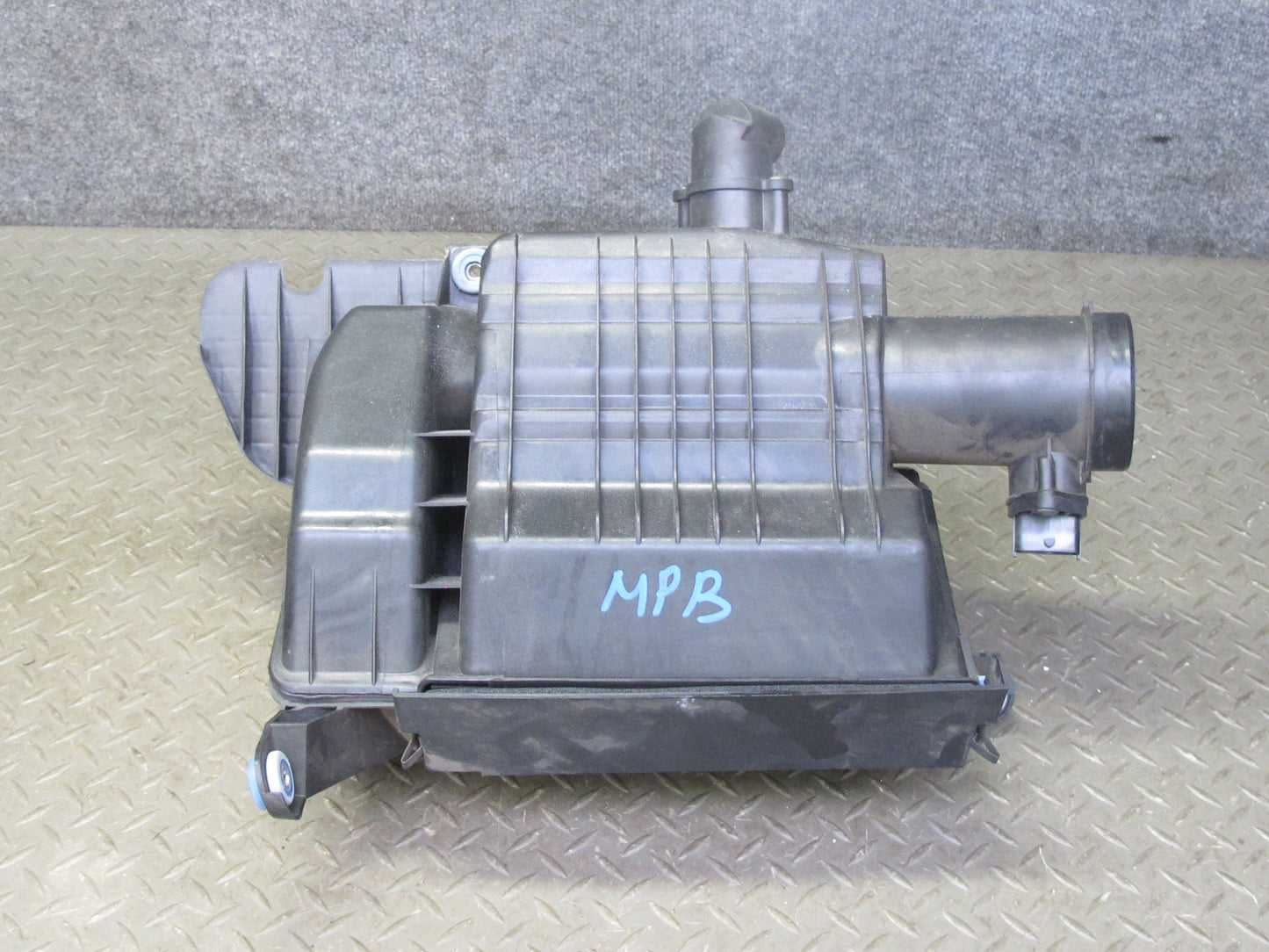 1997-2004 Porsche Boxster 986 Engine Air Intake Cleaner Filter Box Housing