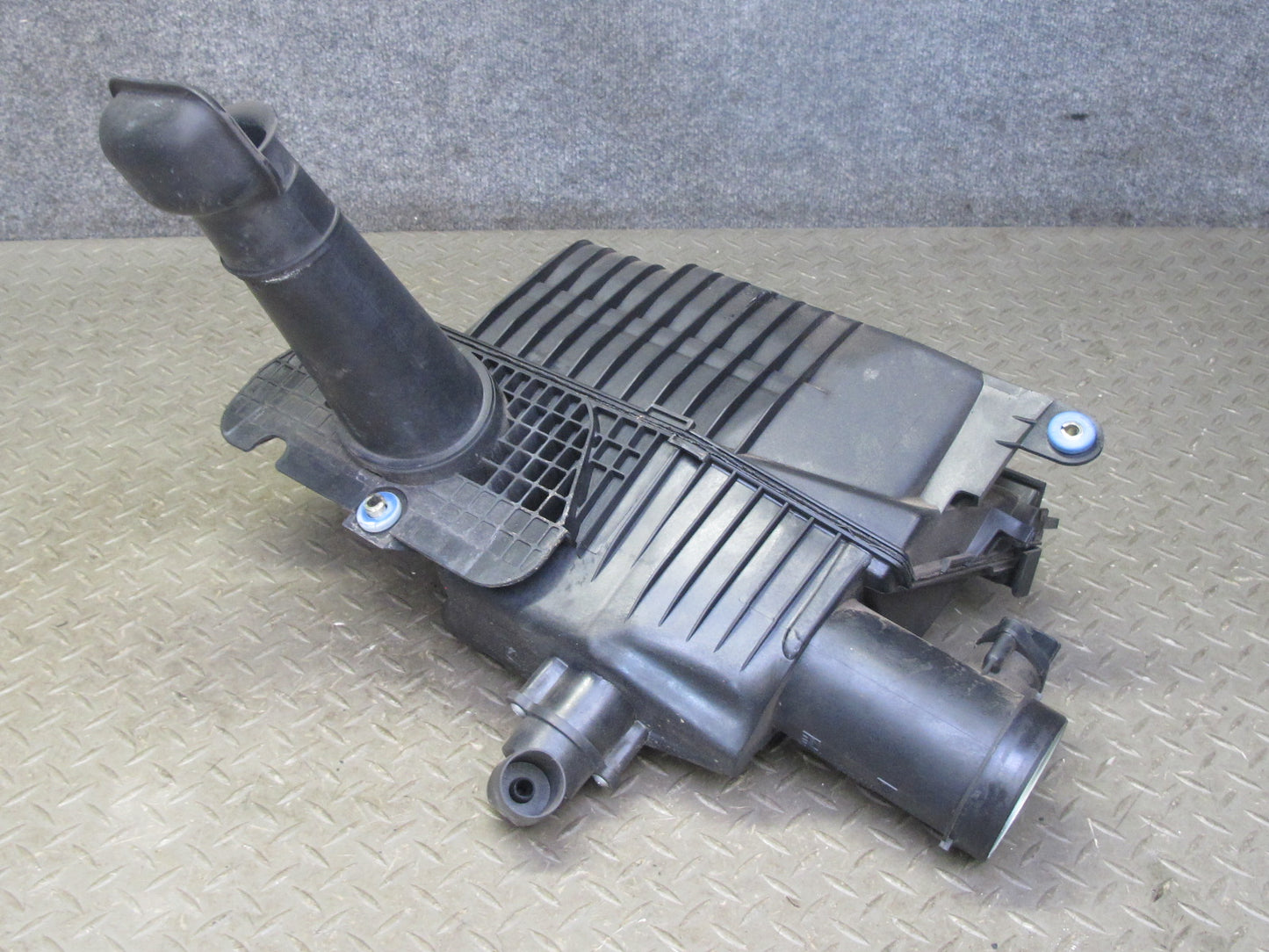 1997-2004 Porsche Boxster 986 Engine Air Intake Cleaner Filter Box Housing