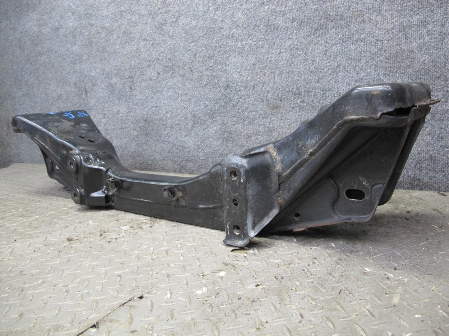 98-05 Lexus JZS160L GS400 GS430 GS300 Front Suspension Crossmember Carrier OEM