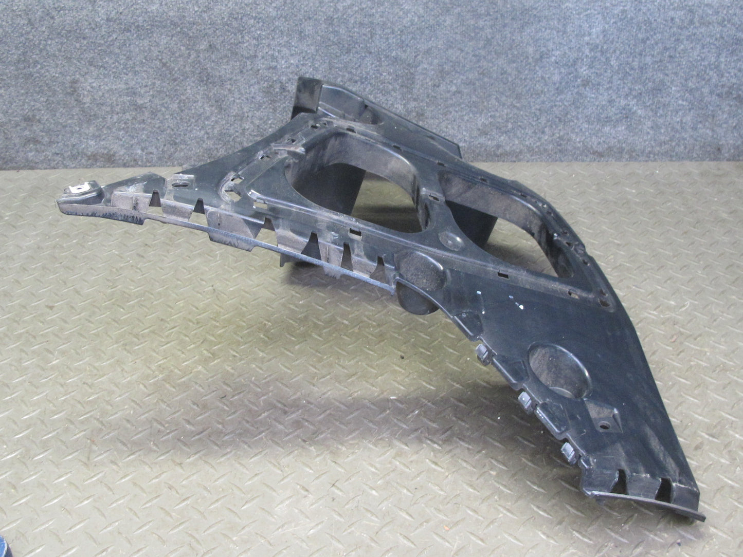 2008-2014 BMW E71 E72 X6 X6M Rear Right Bumper Mount Bracket Support 7176246