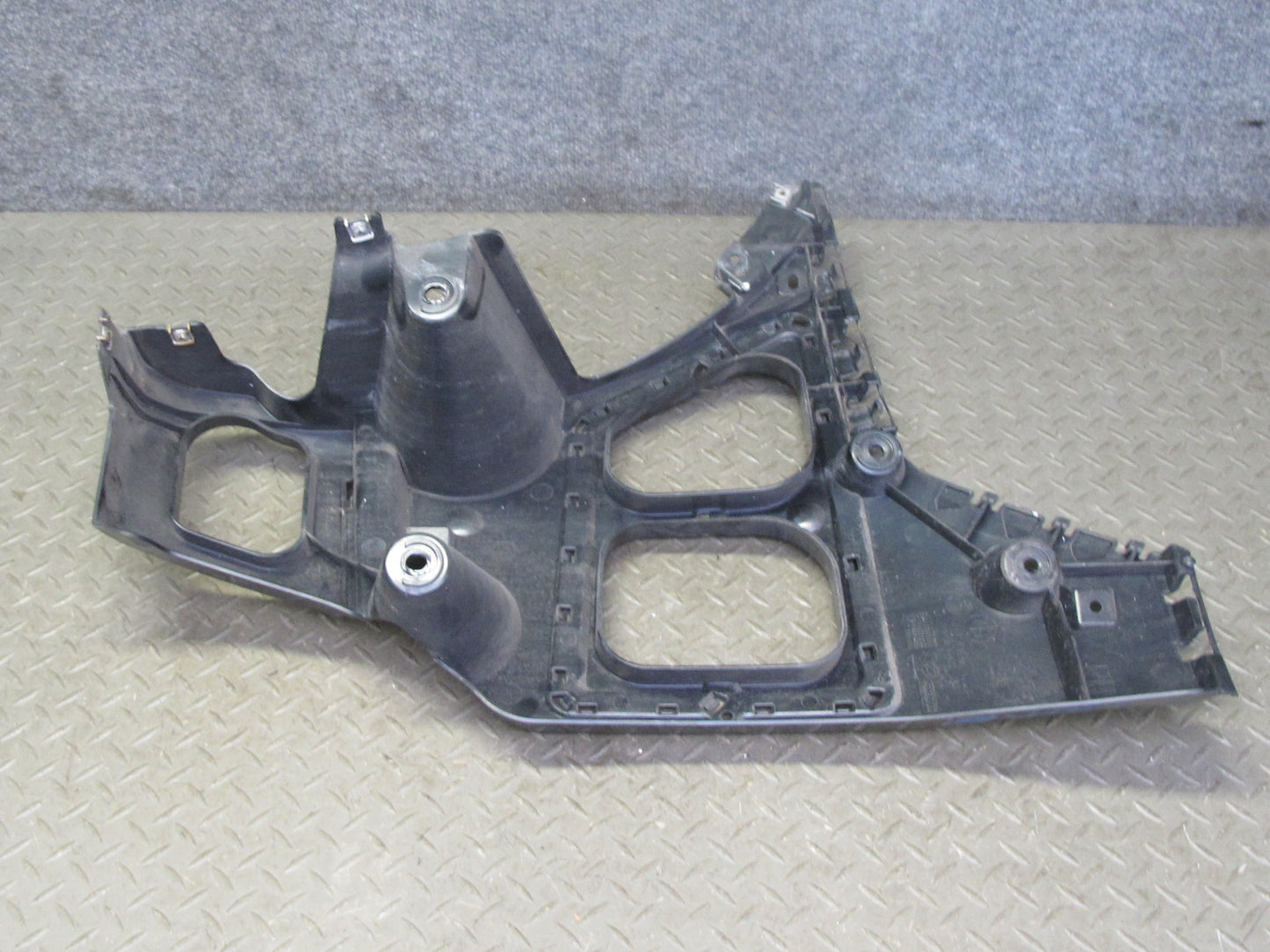 2008-2014 BMW E71 E72 X6 X6M Rear Right Bumper Mount Bracket Support 7176246
