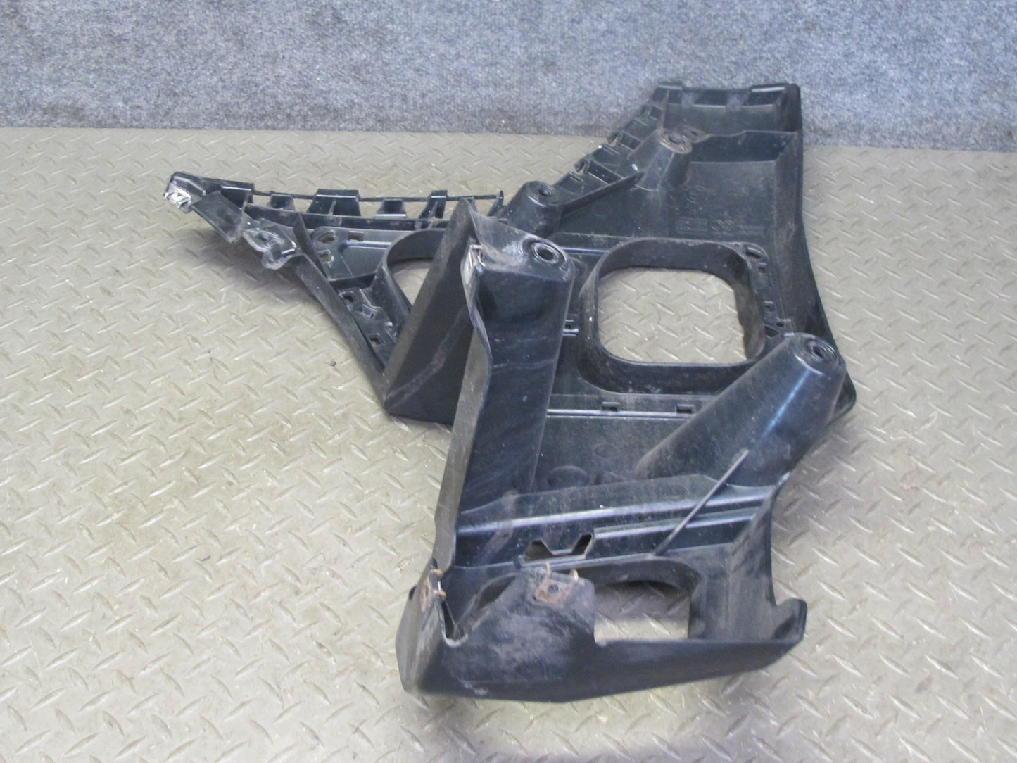 2008-2014 BMW E71 E72 X6 X6M Rear Right Bumper Mount Bracket Support 7176246