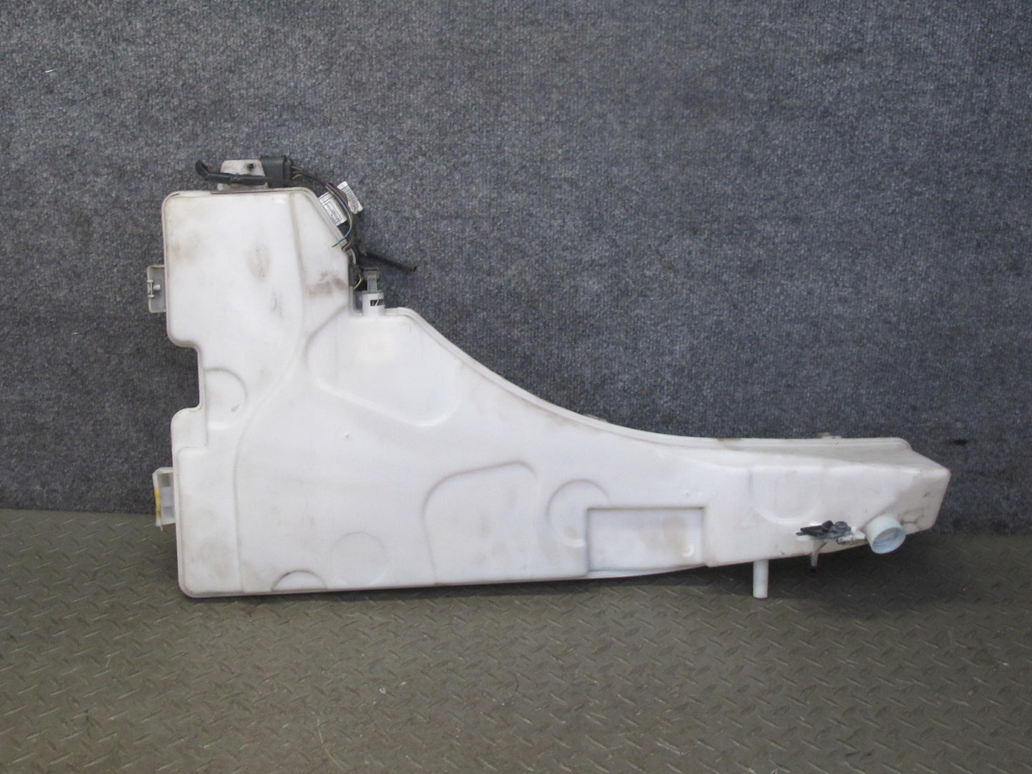 2008-2014 BMW E71 E72 X6 X6M Windshield Washer Fluid Reservoir Tank w Motor