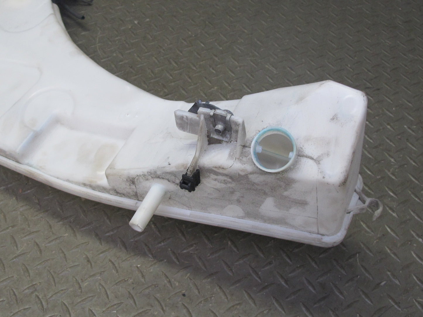 2008-2014 BMW E71 E72 X6 X6M Windshield Washer Fluid Reservoir Tank w Motor