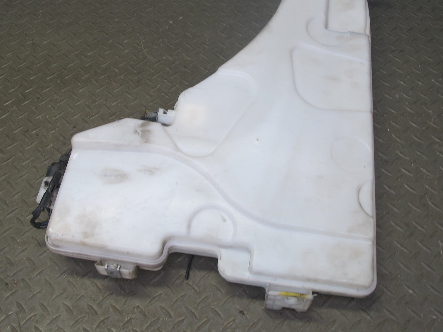 2008-2014 BMW E71 E72 X6 X6M Windshield Washer Fluid Reservoir Tank w Motor