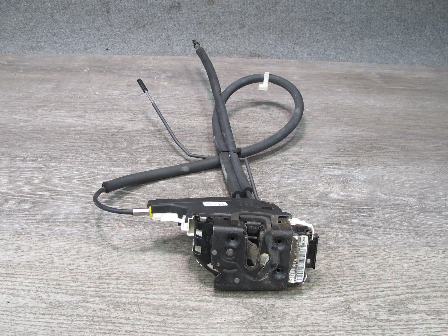 2017-2020 Maserati Levante M161 Front Right Door Lock Latch Actuator 670101181