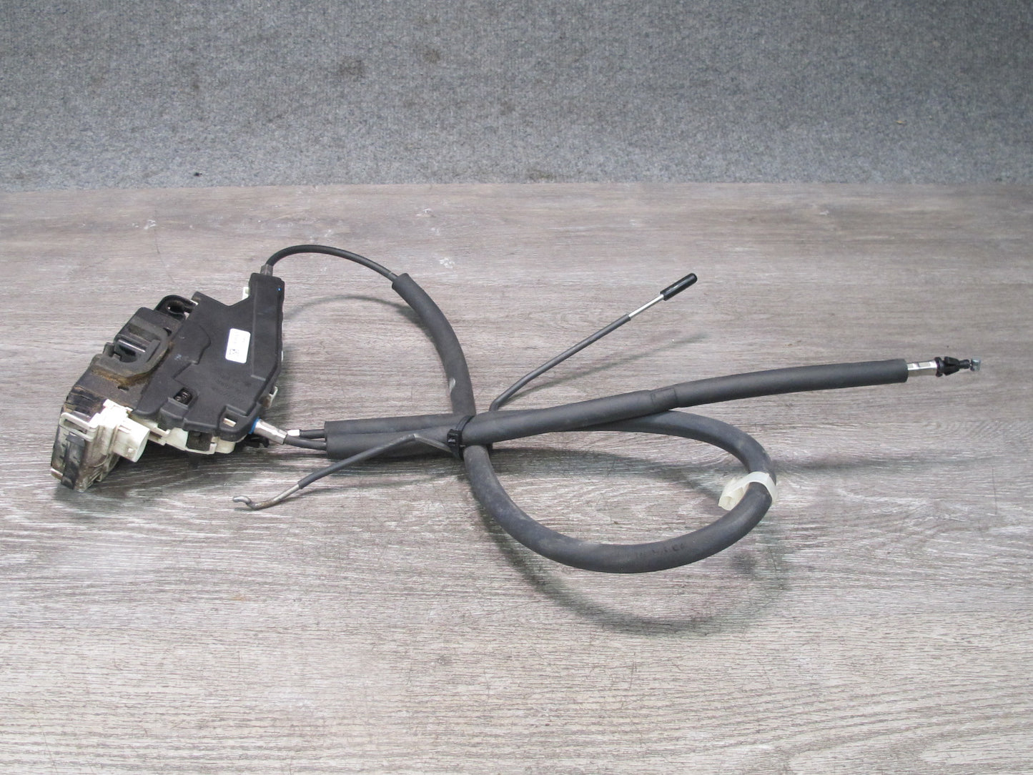 2017-2020 Maserati Levante M161 Front Right Door Lock Latch Actuator 670101181