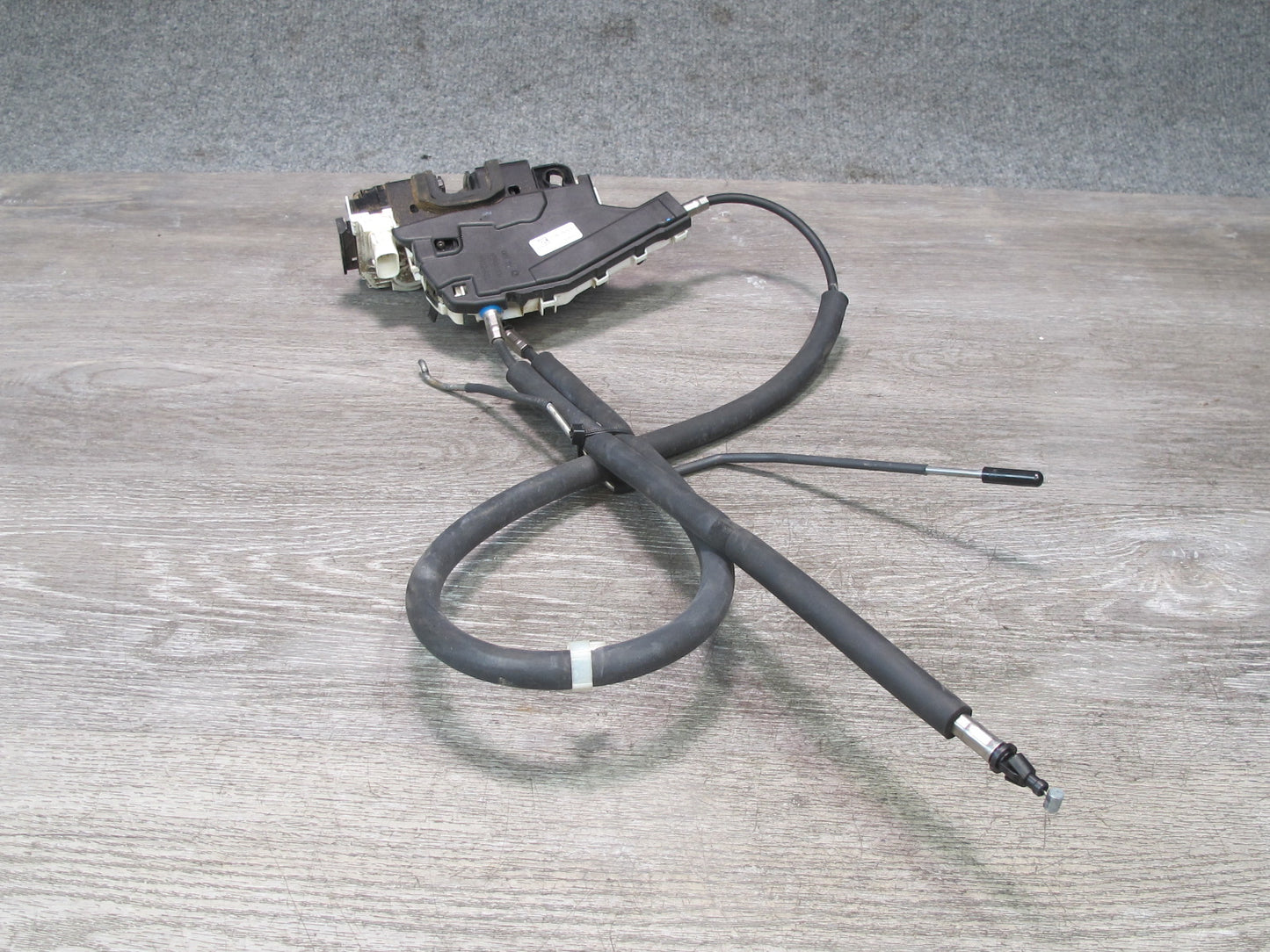 2017-2020 Maserati Levante M161 Front Right Door Lock Latch Actuator 670101181