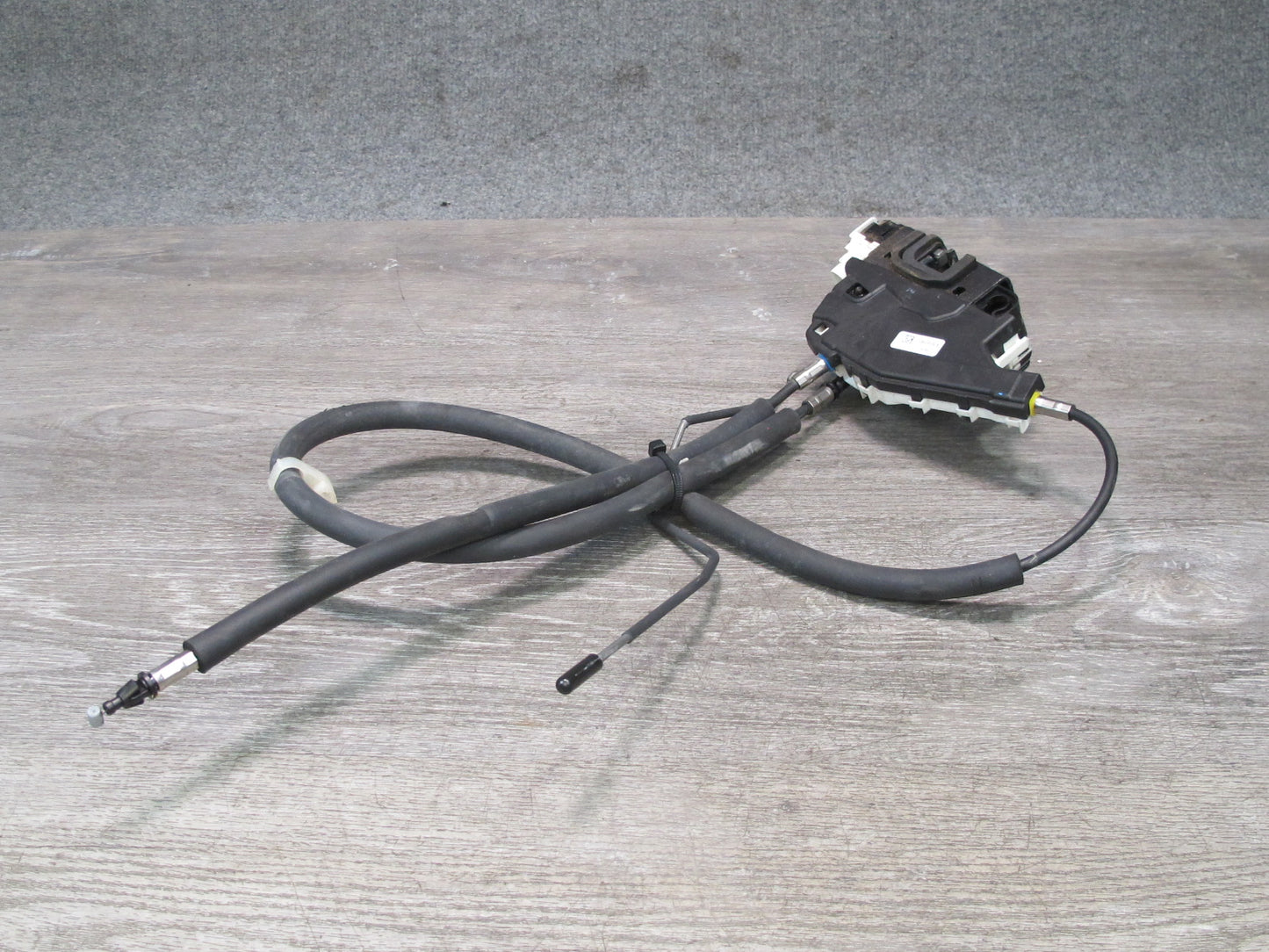 2017-2020 Maserati Levante M161 Front Right Door Lock Latch Actuator 670101181