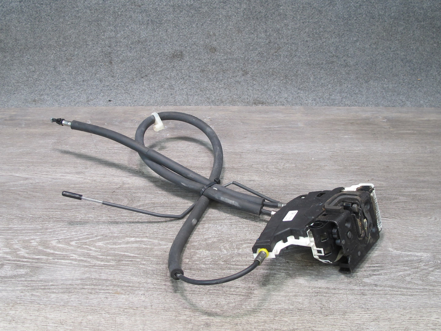 2017-2020 Maserati Levante M161 Front Right Door Lock Latch Actuator 670101181