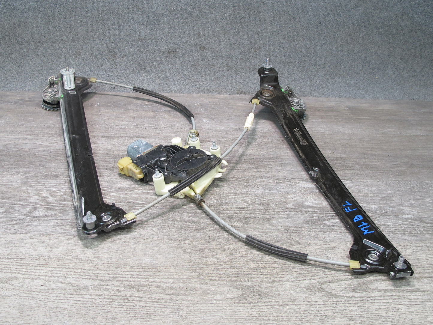 2017-2020 Maserati Levante M161 Front Left Side Door Window Regulator W/ Motor