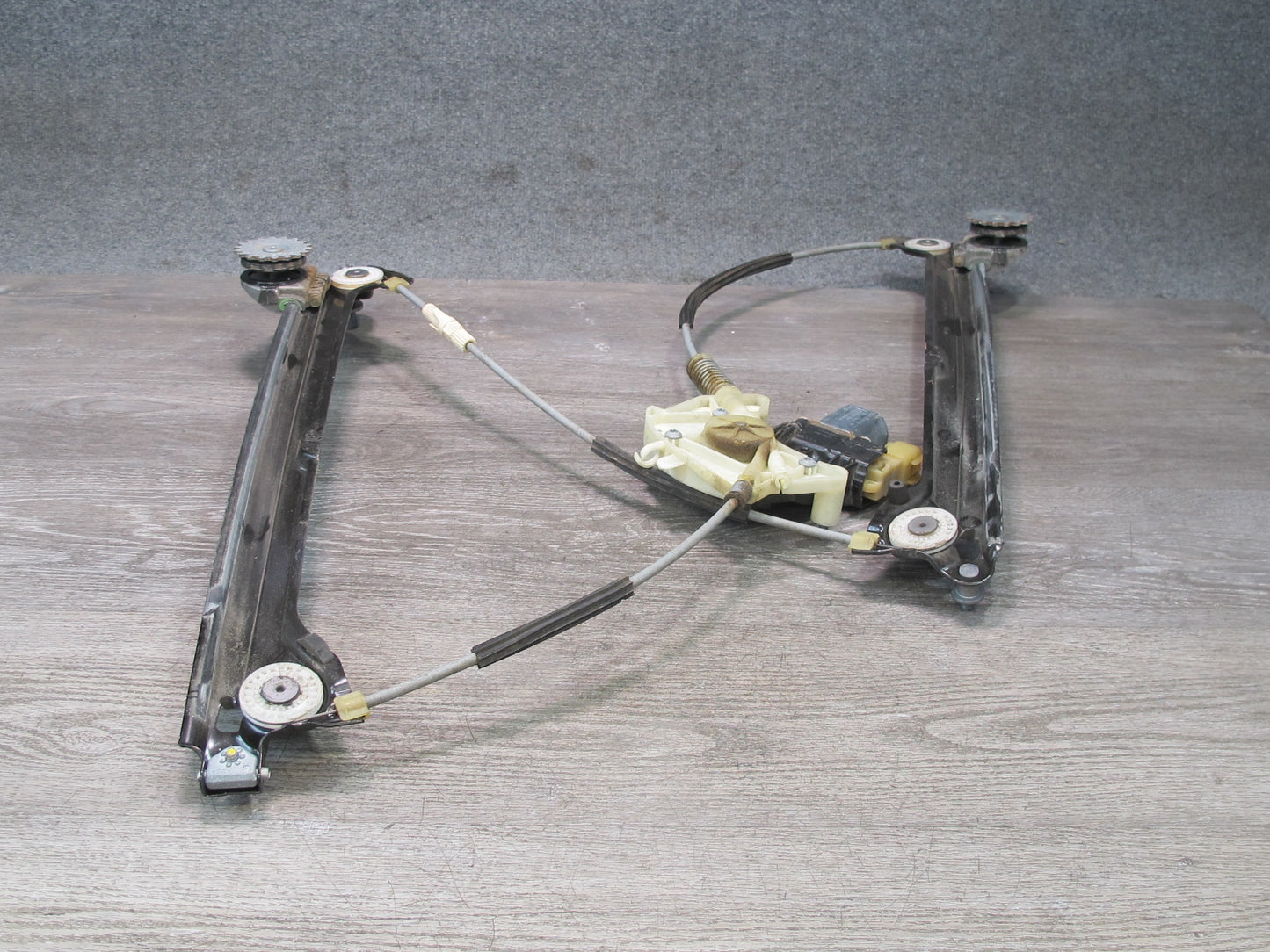 2017-2020 Maserati Levante M161 Front Left Side Door Window Regulator W/ Motor