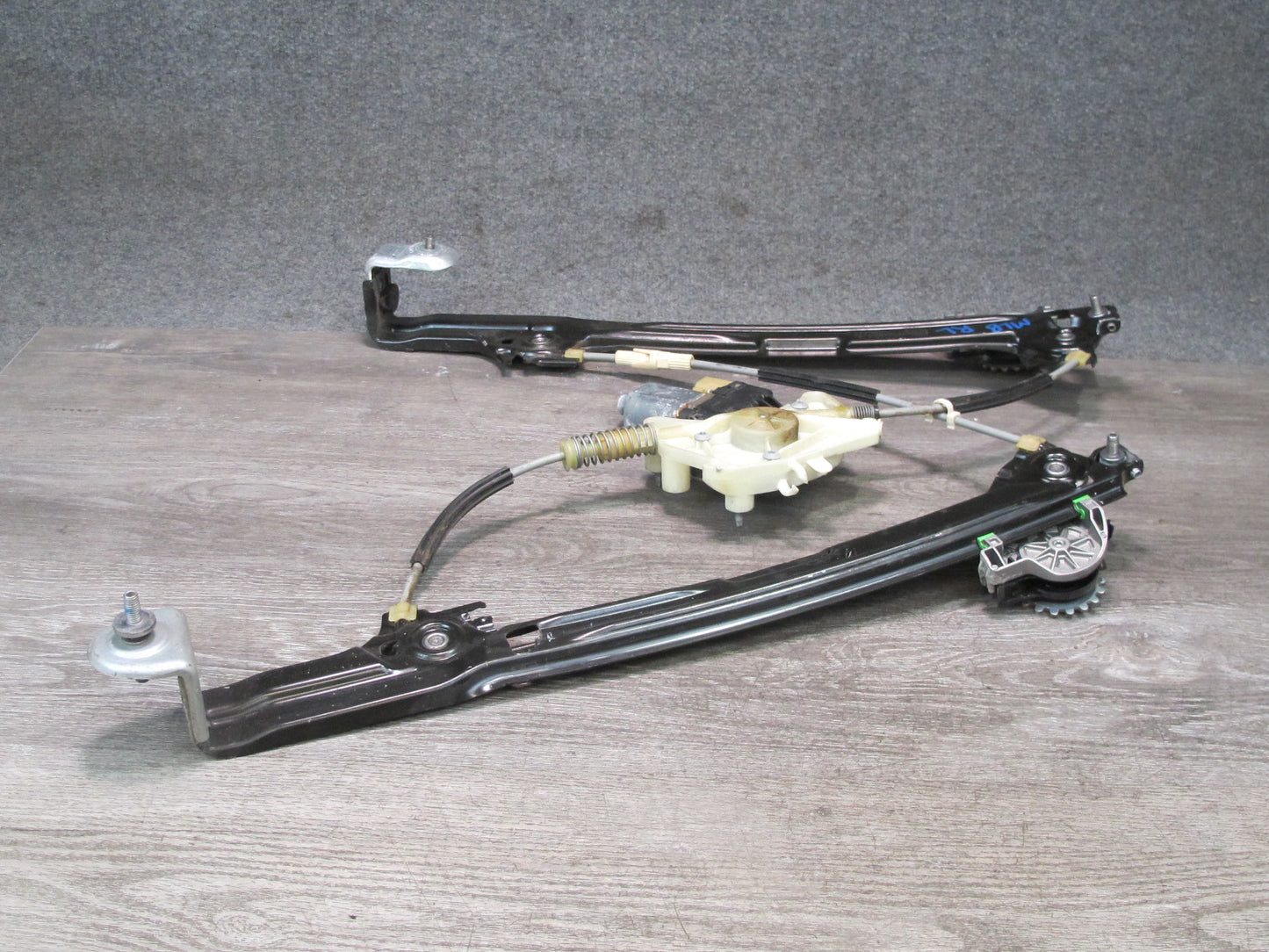2017-2020 Maserati Levante M161 Rear Left Side Door Window Regulator W/ Motor