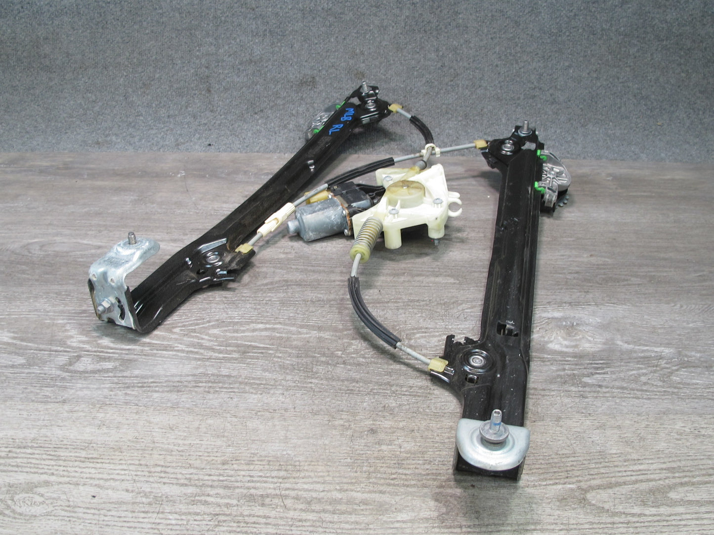 2017-2020 Maserati Levante M161 Rear Left Side Door Window Regulator W/ Motor