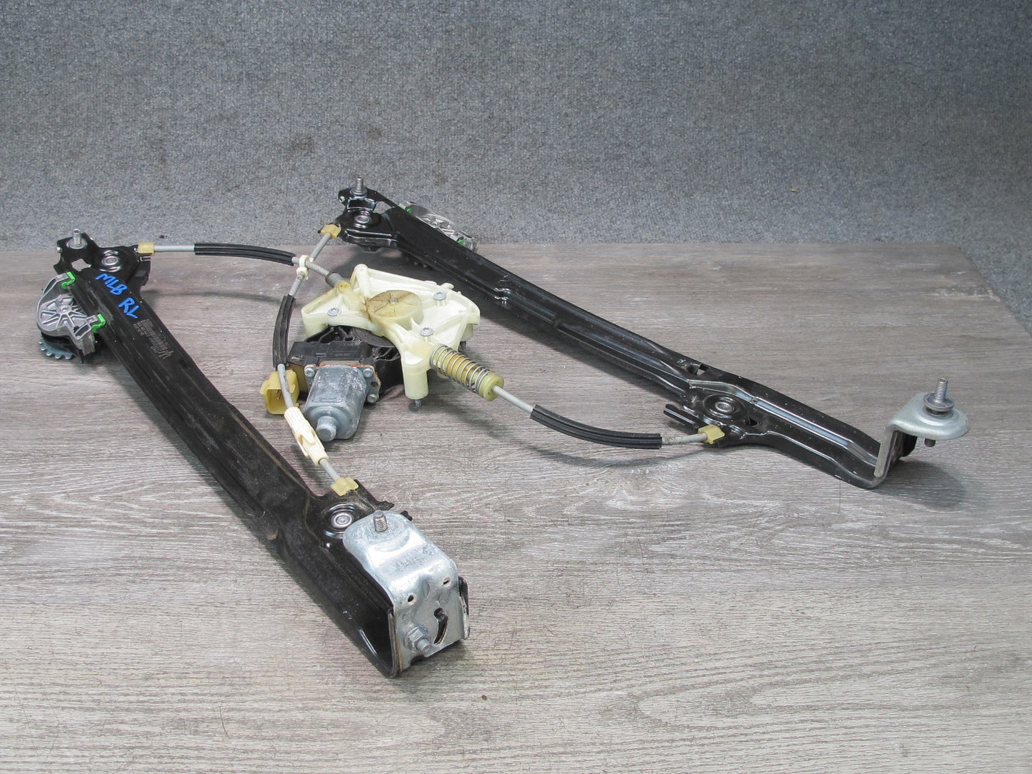 2017-2020 Maserati Levante M161 Rear Left Side Door Window Regulator W/ Motor