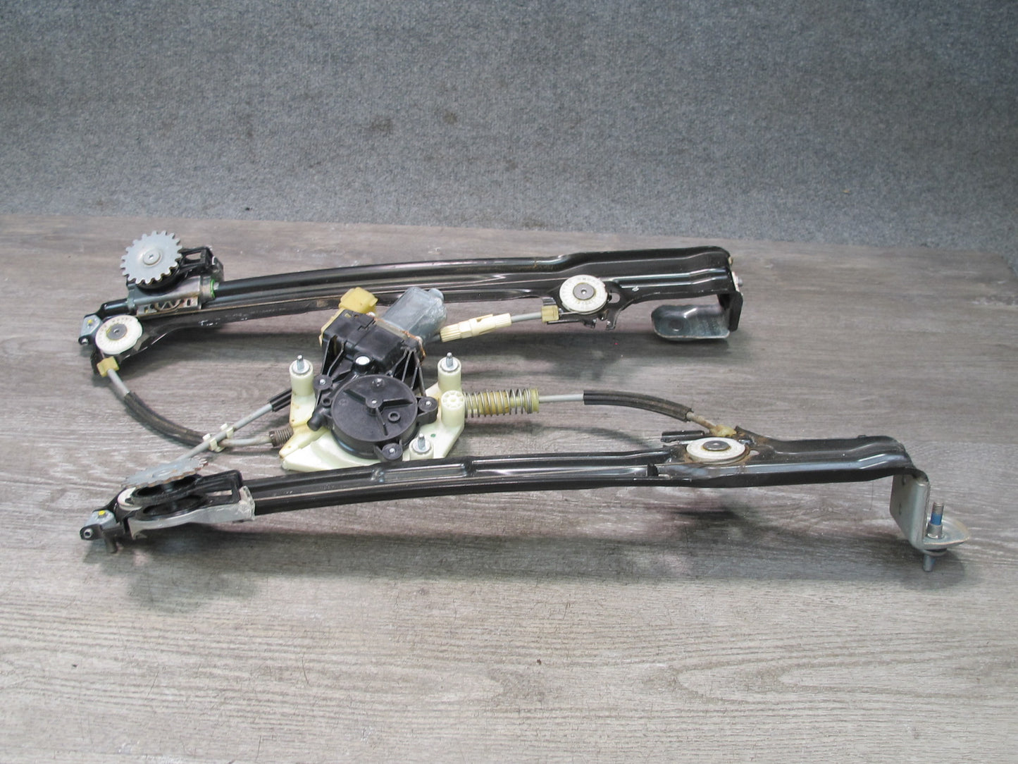 2017-2020 Maserati Levante M161 Rear Left Side Door Window Regulator W/ Motor