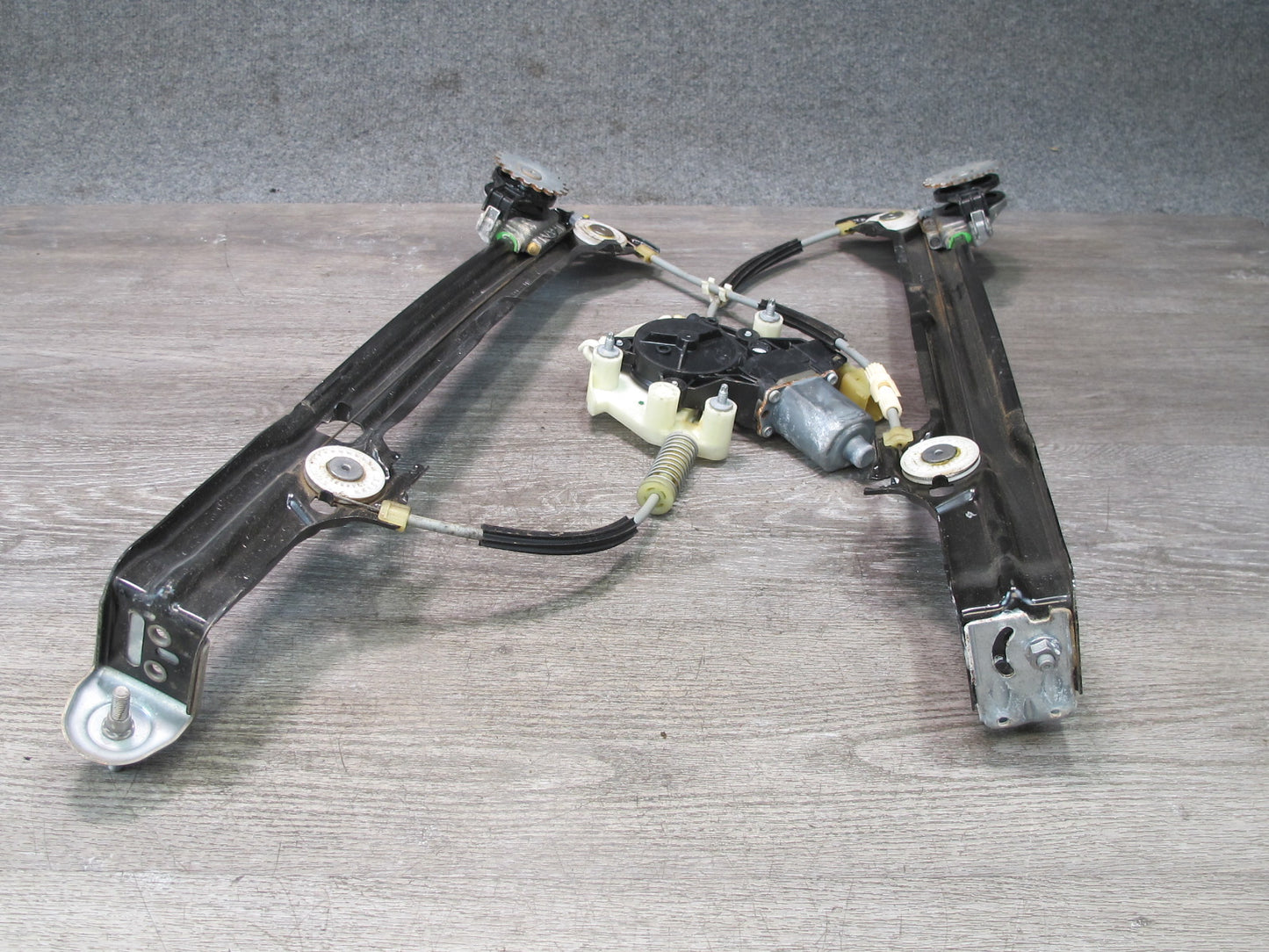 2017-2020 Maserati Levante M161 Rear Left Side Door Window Regulator W/ Motor
