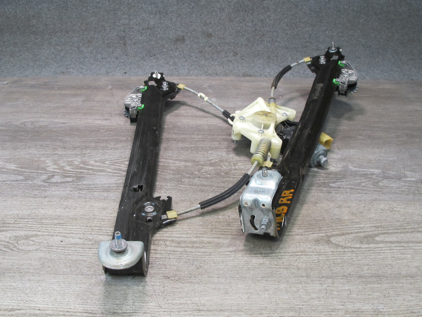 2017-2020 Maserati Levante M161 Rear Right Side Door Window Regulator W/ Motor