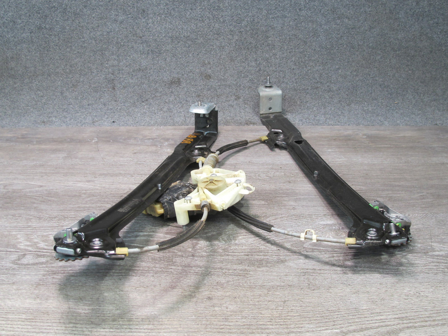 2017-2020 Maserati Levante M161 Rear Right Side Door Window Regulator W/ Motor