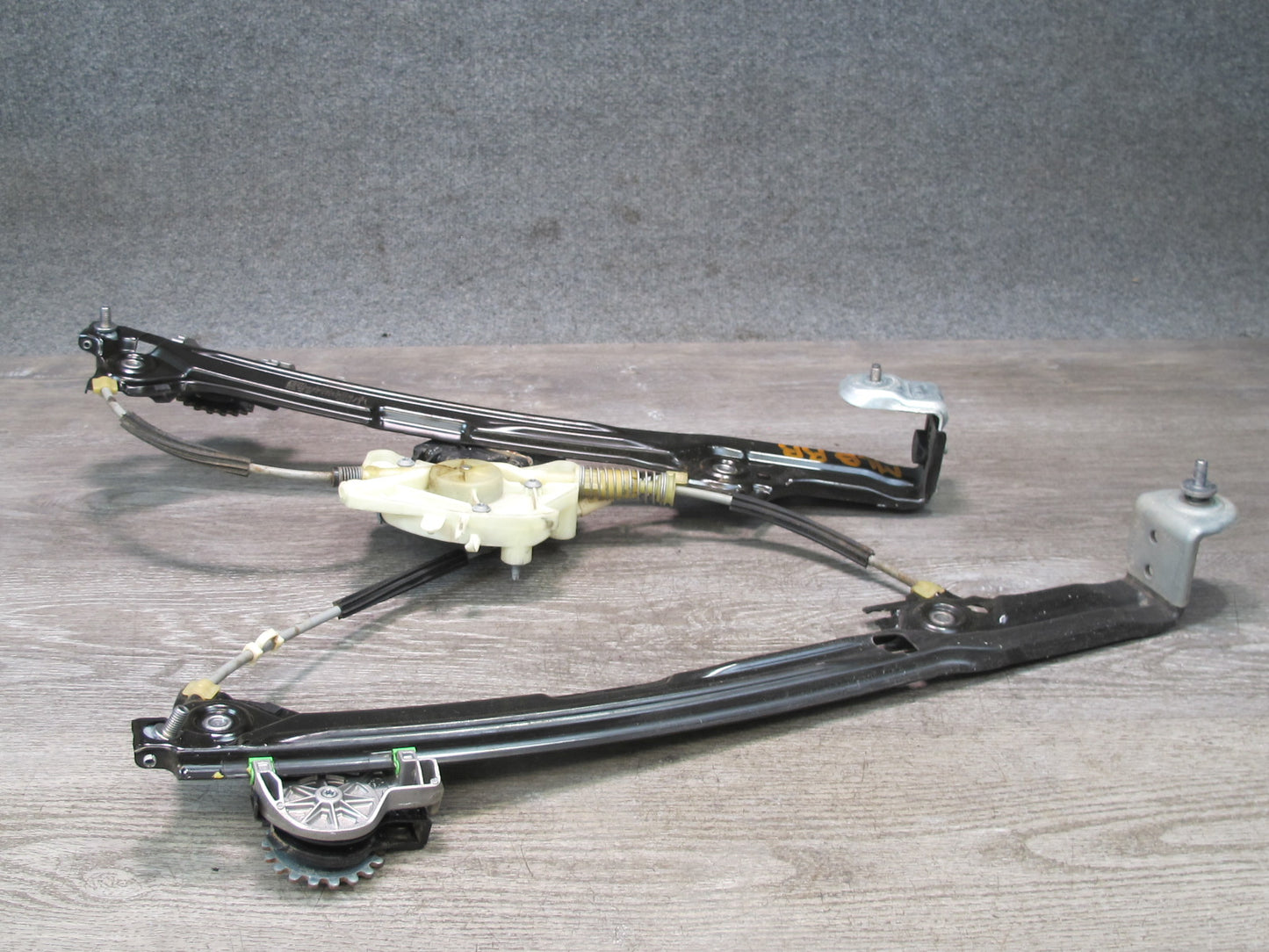 2017-2020 Maserati Levante M161 Rear Right Side Door Window Regulator W/ Motor