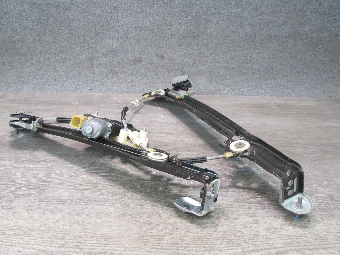 2017-2020 Maserati Levante M161 Rear Right Side Door Window Regulator W/ Motor