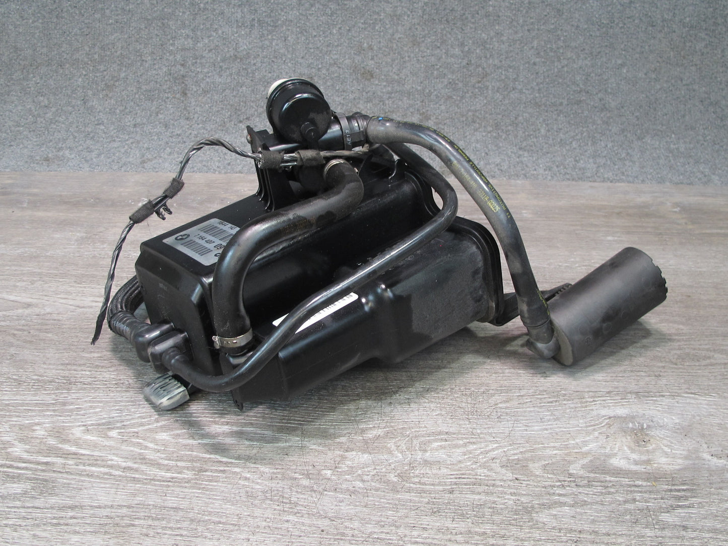 2008-2014 BMW E71 X6 Fuel Evap Vapor Charcoal Canister 7164407