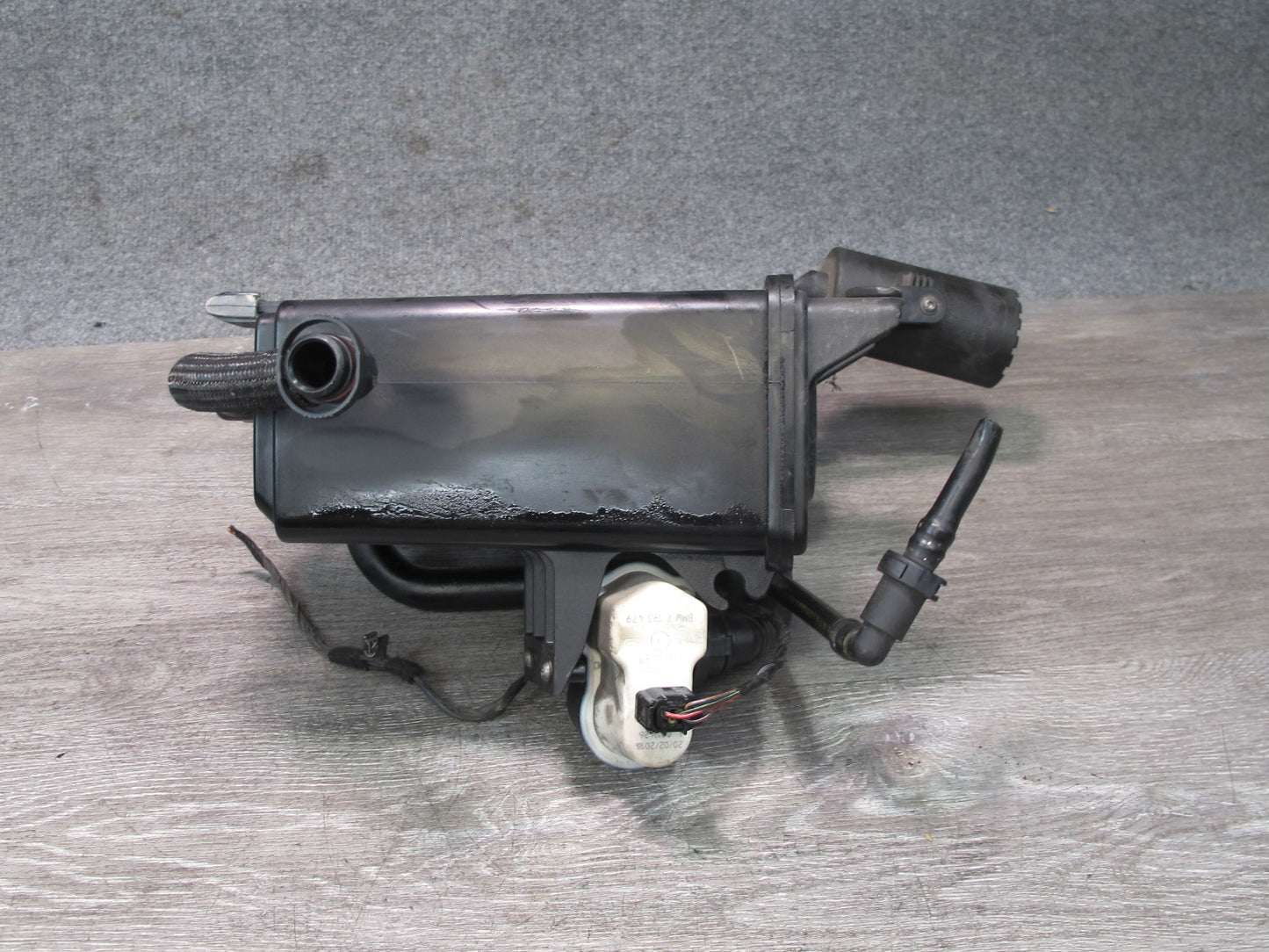2008-2014 BMW E71 X6 Fuel Evap Vapor Charcoal Canister 7164407