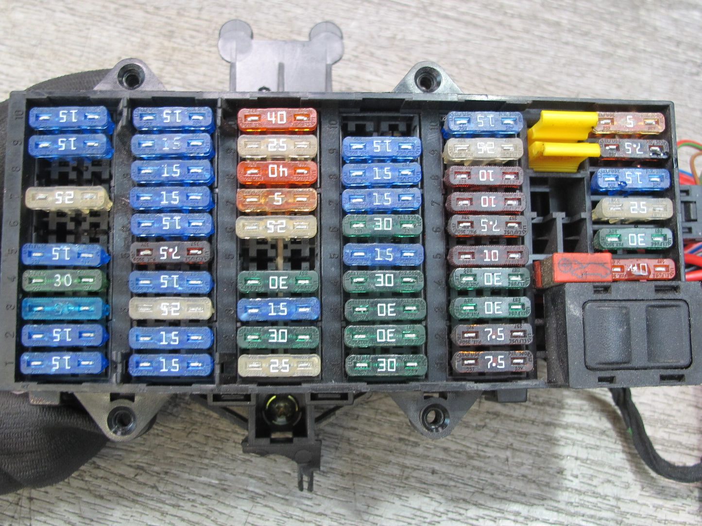 2000-2004 Porsche 911 996 Boxster Fuse Relay Junction Box Module Unit