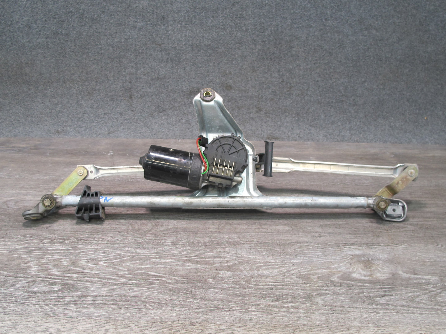 1997-2004 Porsche 911 996 Boxster Windshield Wiper Transmission Linkage w Motor