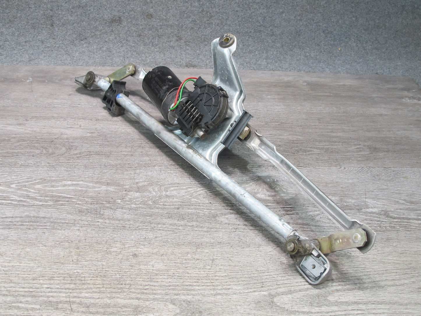 1997-2004 Porsche 911 996 Boxster Windshield Wiper Transmission Linkage w Motor