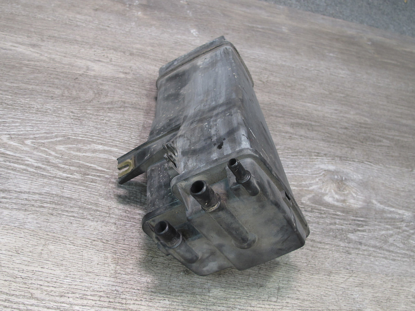 1999-2005 Porsche 911 Carrera 996 Fuel Evap Vapor Charcoal Canister 99620122107