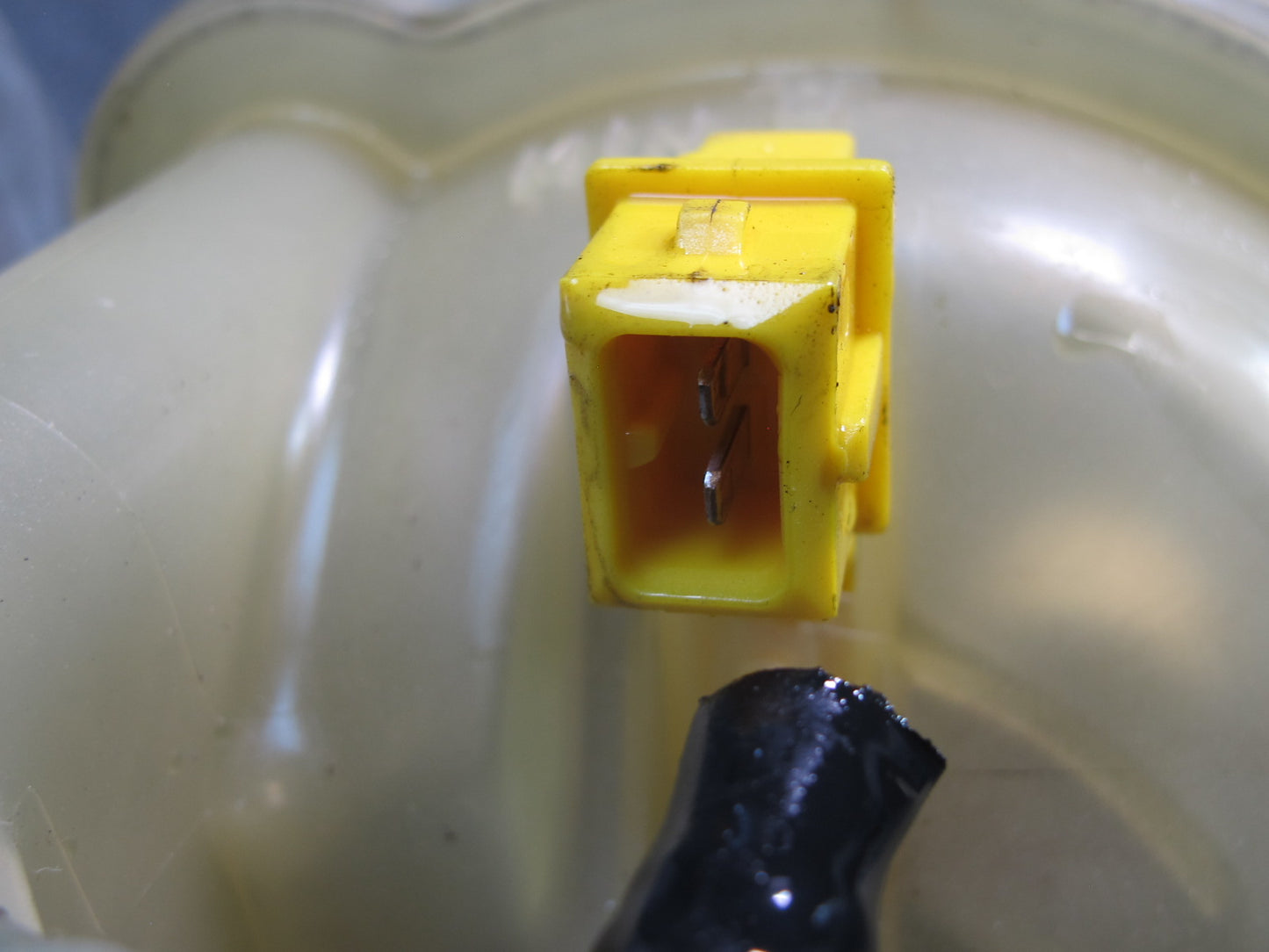 1999-2005 Porsche 911 996 Brake Master Cylinder Booster Fluid Reservoir