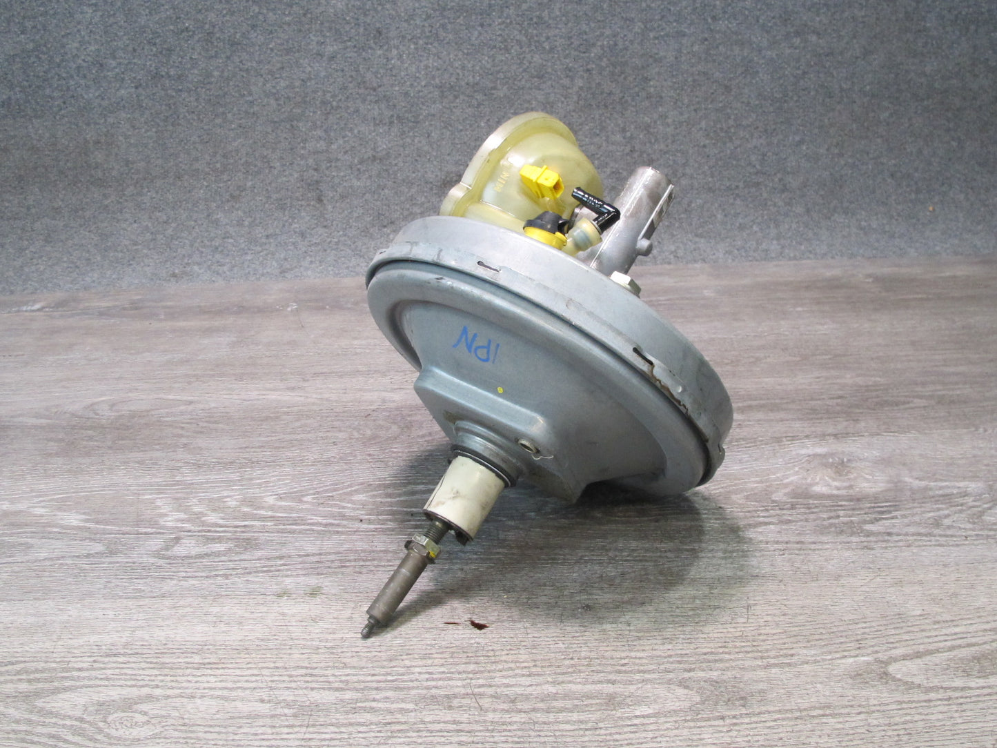 1999-2005 Porsche 911 996 Brake Master Cylinder Booster Fluid Reservoir