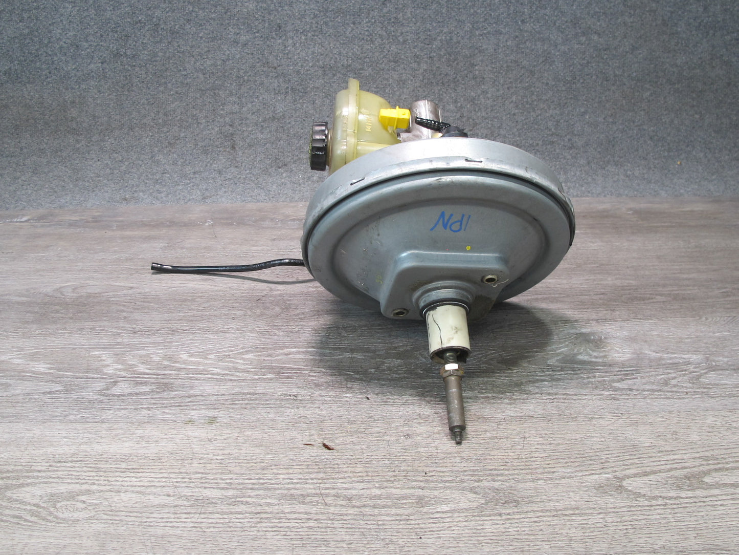 1999-2005 Porsche 911 996 Brake Master Cylinder Booster Fluid Reservoir