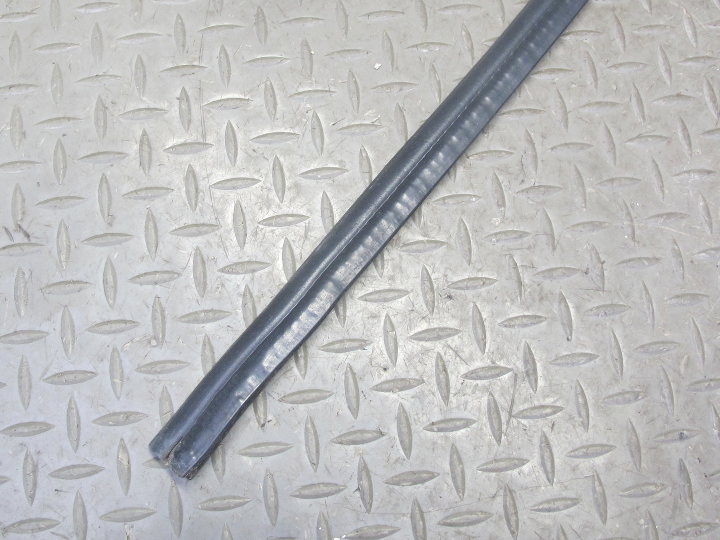 99-01 Isuzu Vehicross Trunk Gate Tailgate Door Weatherstrip Rubber Seal OEM
