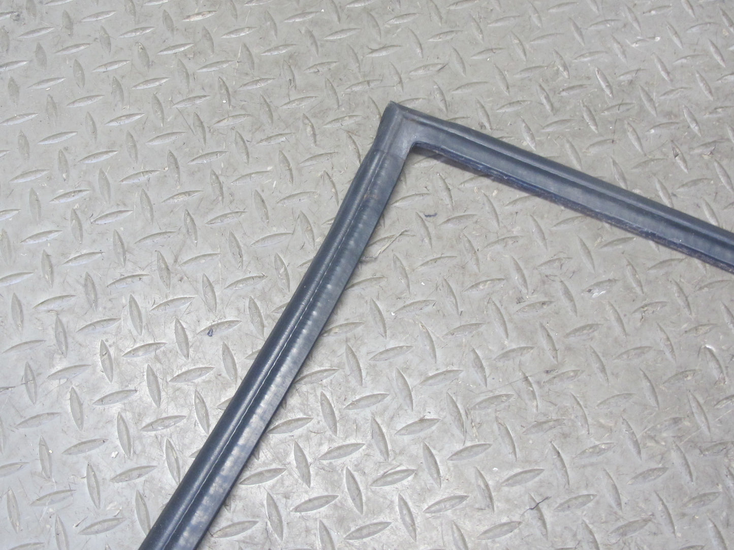 99-01 Isuzu Vehicross Trunk Gate Tailgate Door Weatherstrip Rubber Seal OEM