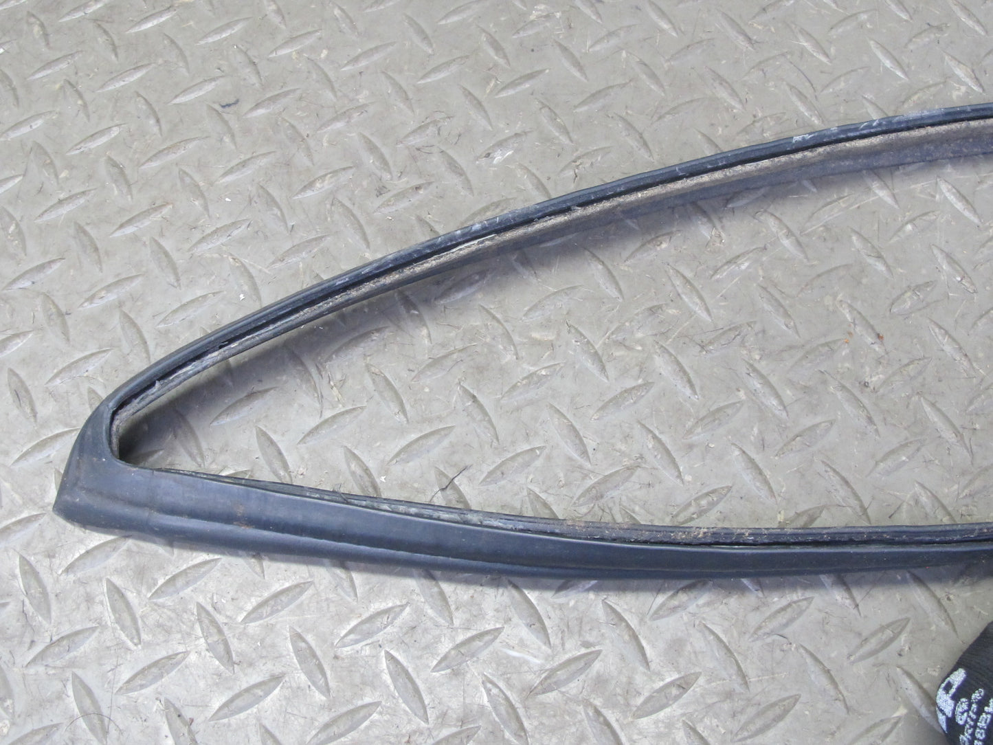 99-01 Isuzu Vehicross Trunk Gate Tailgate Door Weatherstrip Rubber Seal OEM