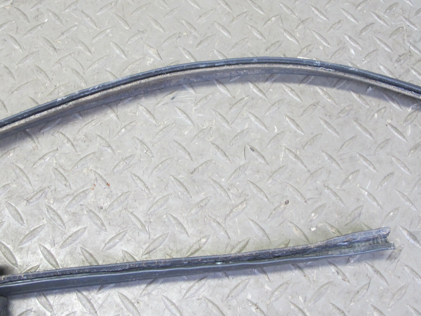 99-01 Isuzu Vehicross Trunk Gate Tailgate Door Weatherstrip Rubber Seal OEM