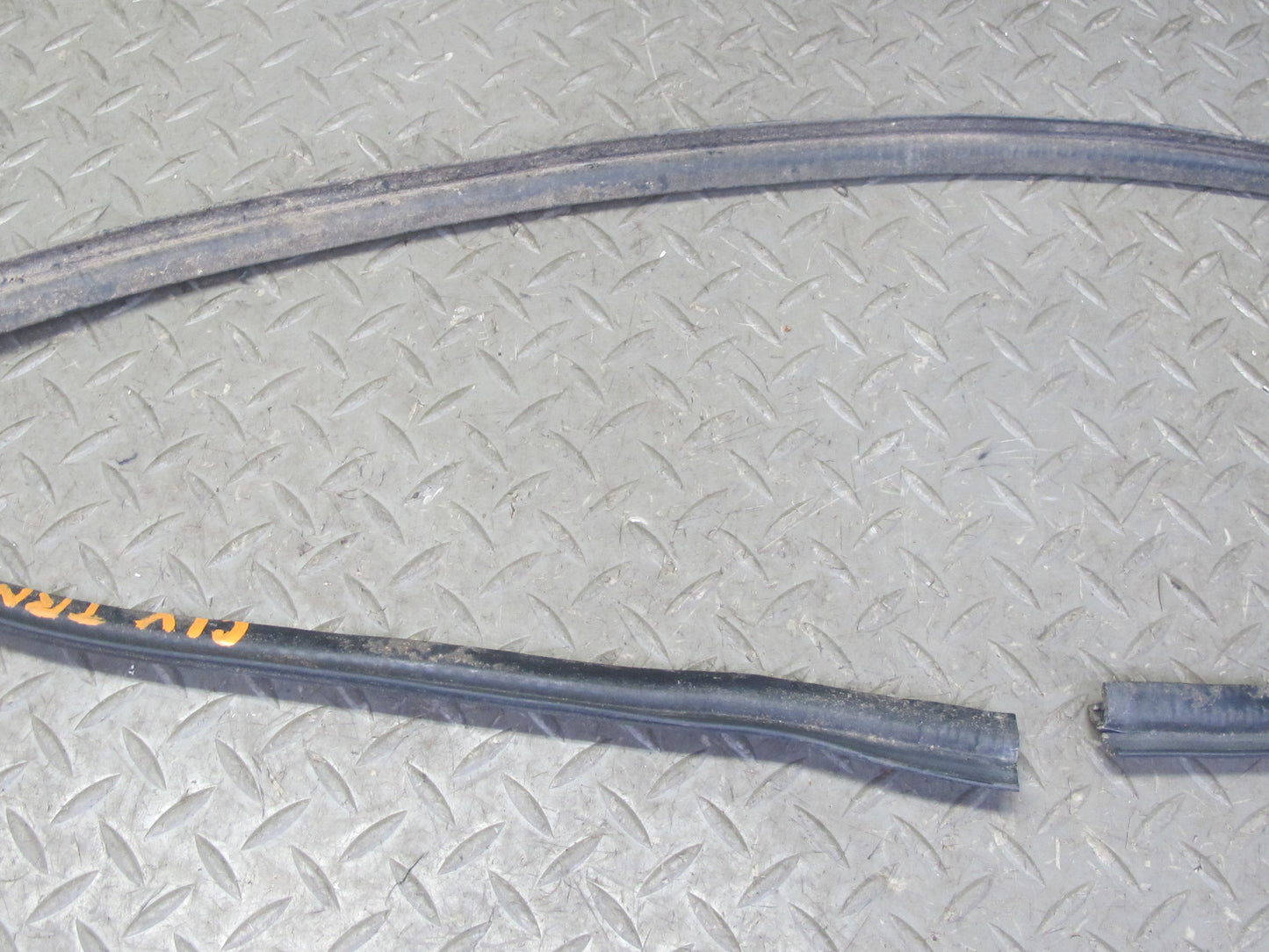 99-01 Isuzu Vehicross Trunk Gate Tailgate Door Weatherstrip Rubber Seal OEM