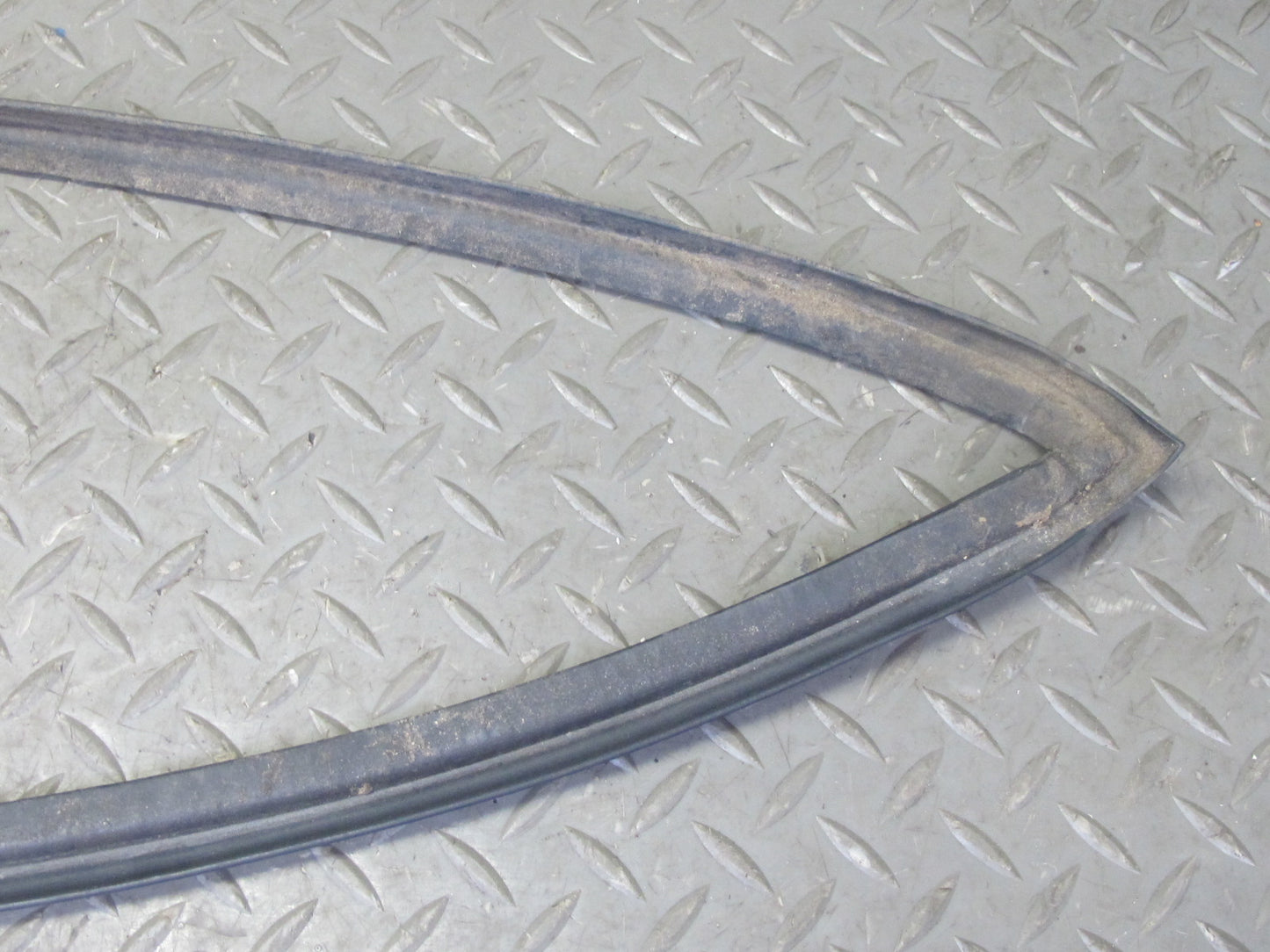 99-01 Isuzu Vehicross Trunk Gate Tailgate Door Weatherstrip Rubber Seal OEM