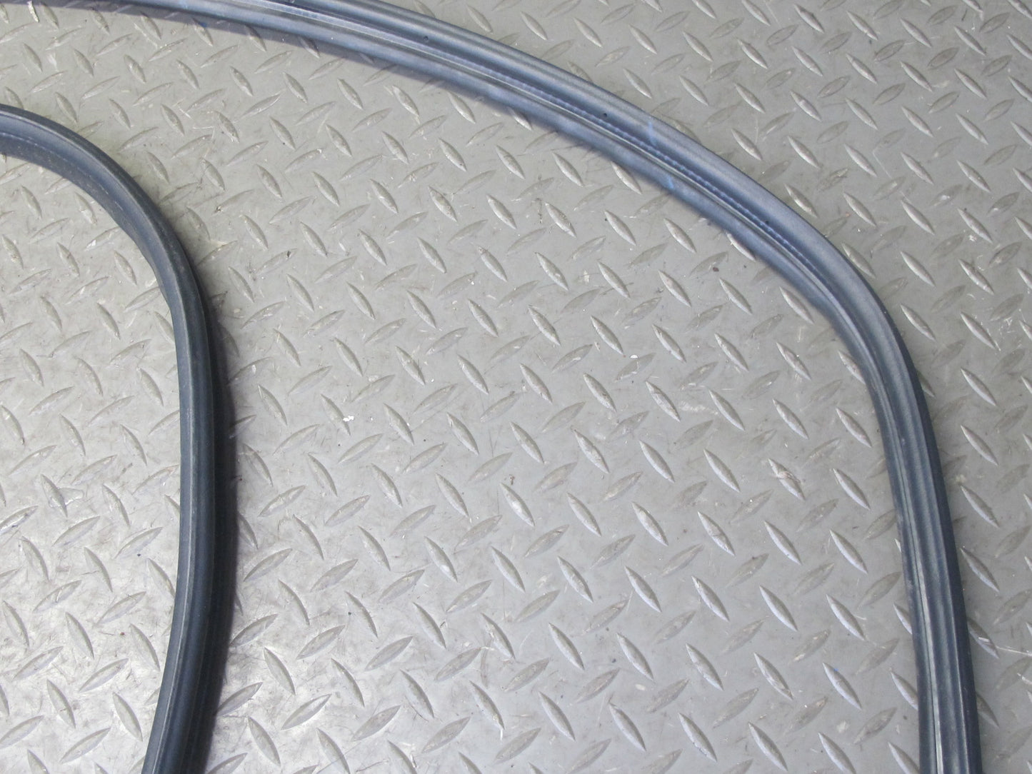 99-01 Isuzu Vehicross Trunk Gate Tailgate Door Weatherstrip Rubber Seal OEM