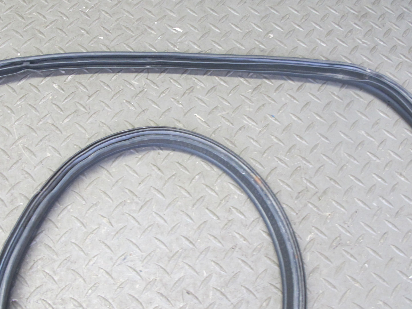 99-01 Isuzu Vehicross Trunk Gate Tailgate Door Weatherstrip Rubber Seal OEM
