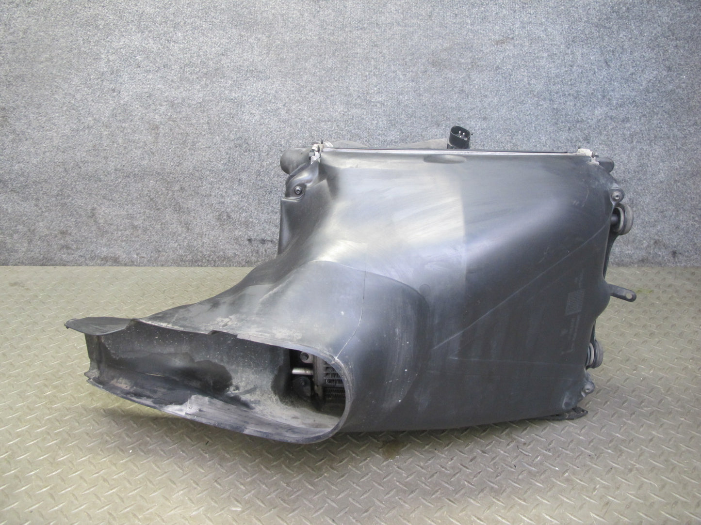 2002-2005 Porsche 911 996 3.6L Engine Left Cooling Radiator A/C Condenser Shroud