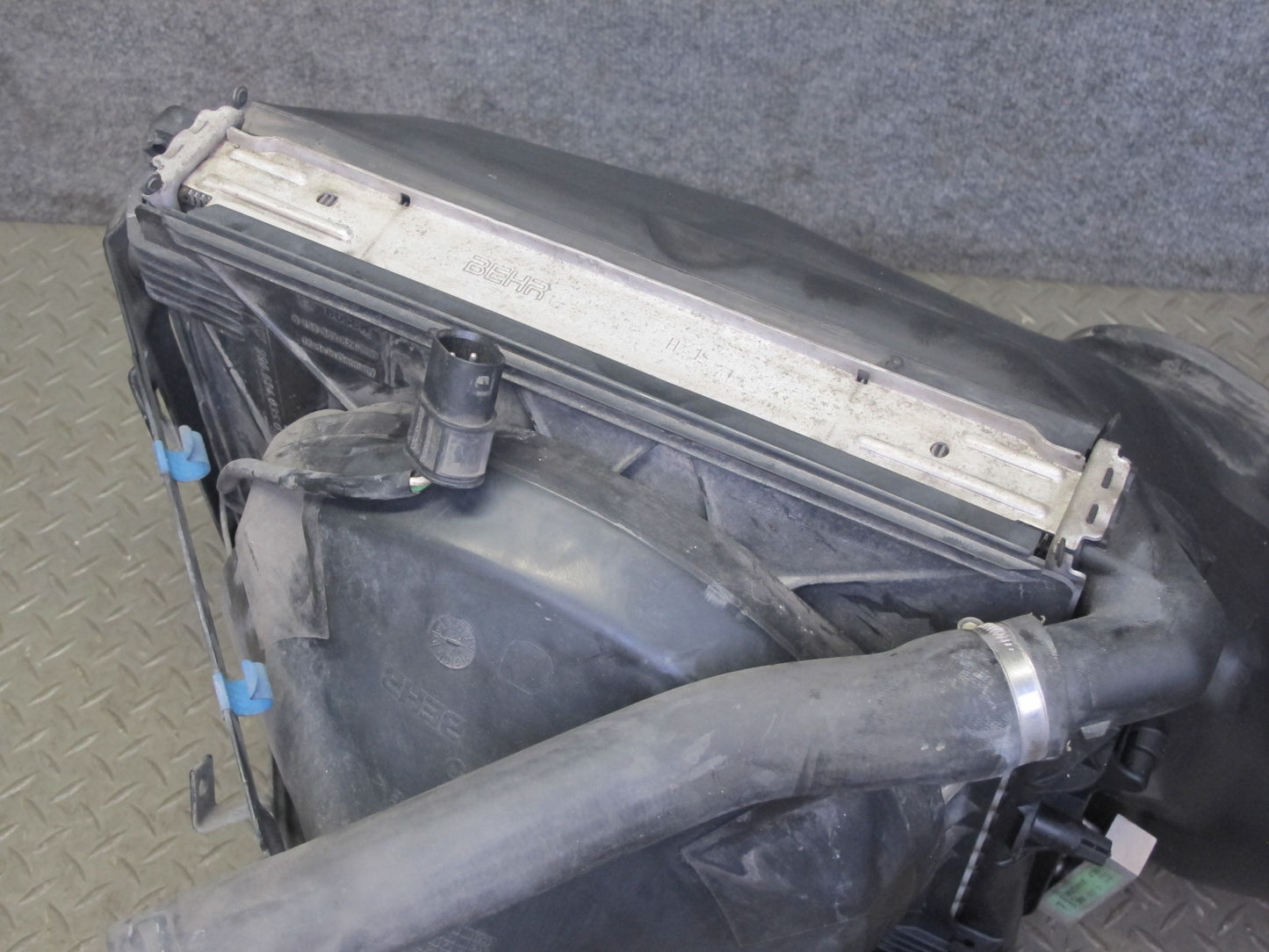 2002-2005 Porsche 911 996 3.6L Engine Left Cooling Radiator A/C Condenser Shroud