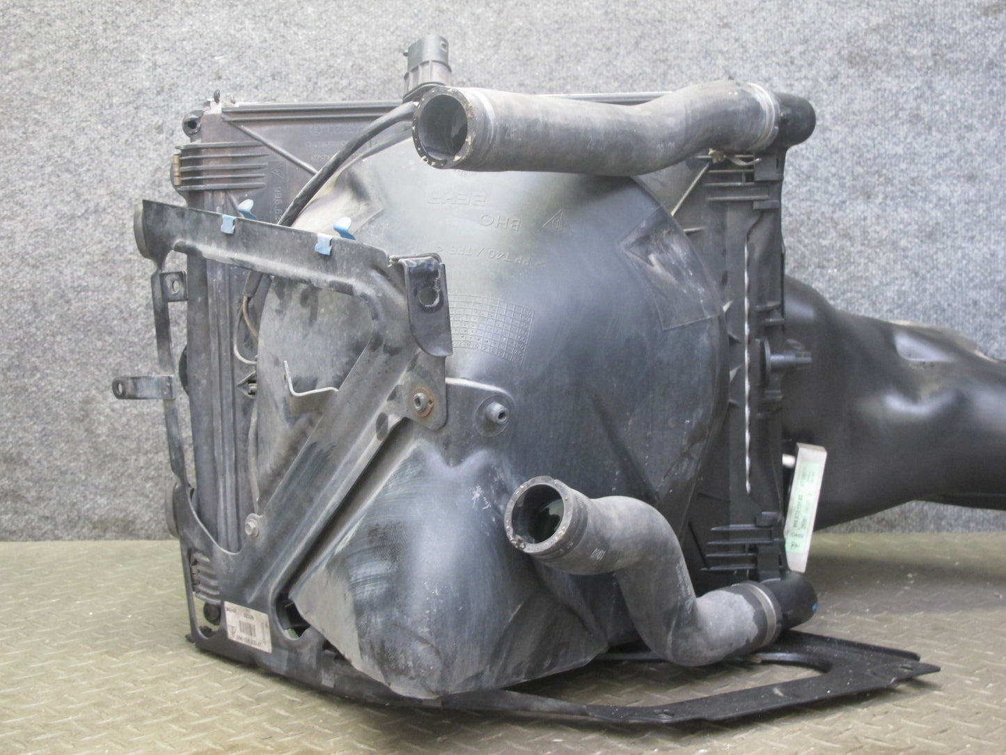 2002-2005 Porsche 911 996 3.6L Engine Left Cooling Radiator A/C Condenser Shroud