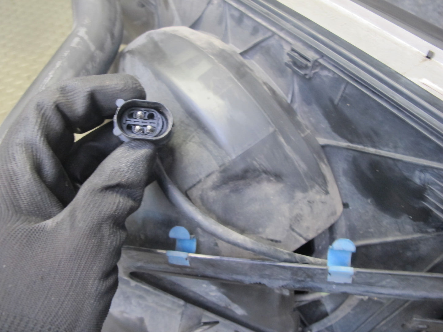 2002-2005 Porsche 911 996 3.6 Engine Right Cooling Radiator A/C Condenser Shroud