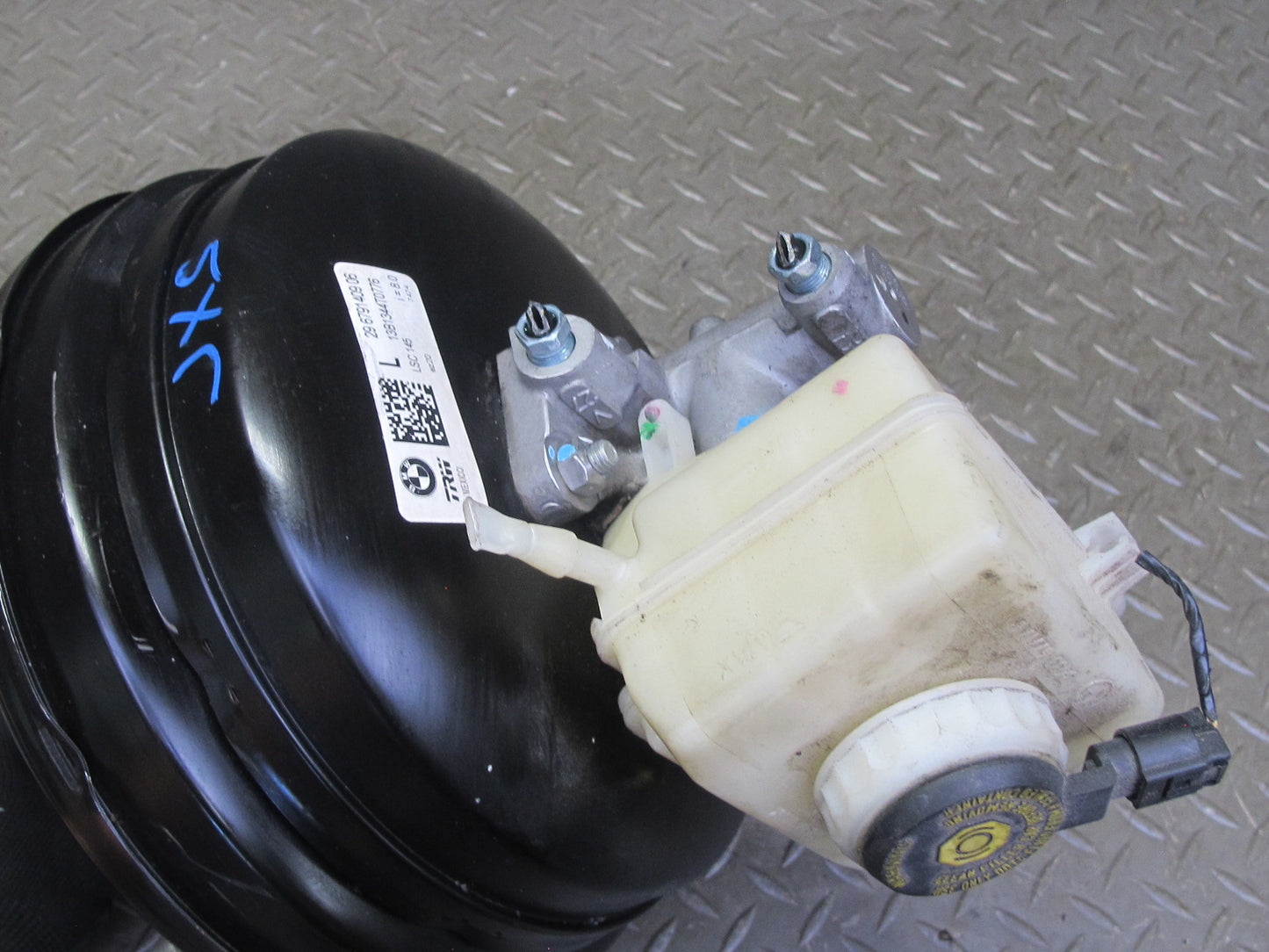 2008-2014 BMW E71 E72 X6 X6M Brake Master Cylinder Booster Fluid Reservoir
