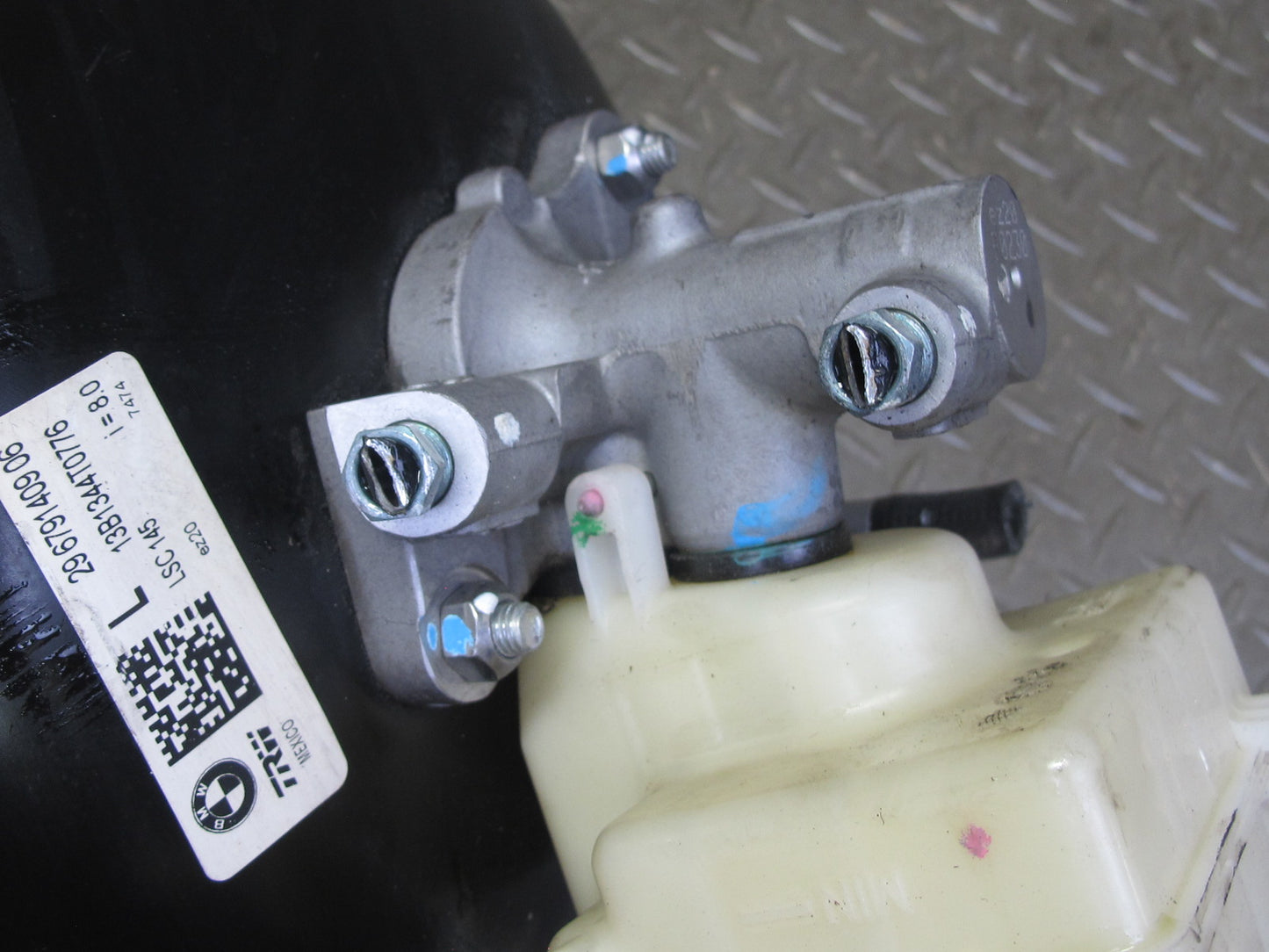 2008-2014 BMW E71 E72 X6 X6M Brake Master Cylinder Booster Fluid Reservoir