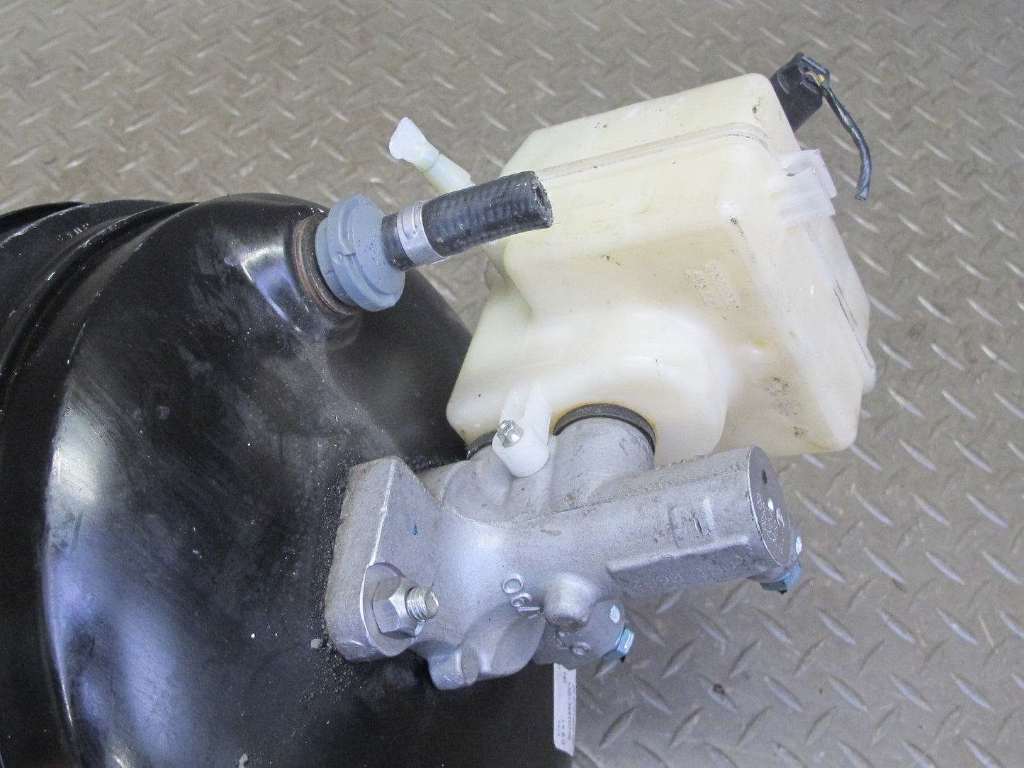 2008-2014 BMW E71 E72 X6 X6M Brake Master Cylinder Booster Fluid Reservoir
